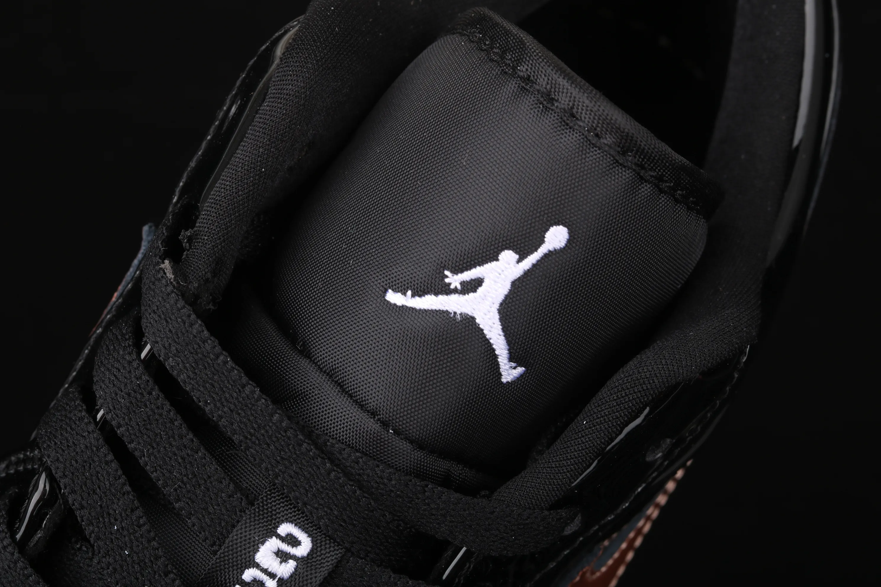 All categories Air Jordan Jordan series basketball shoes Air Jordan 1 Low New version Air Jordan 1 Low AJ1 Joe 1 low-top patent leather black gold cultural and leisure sports sneakers 554723-032